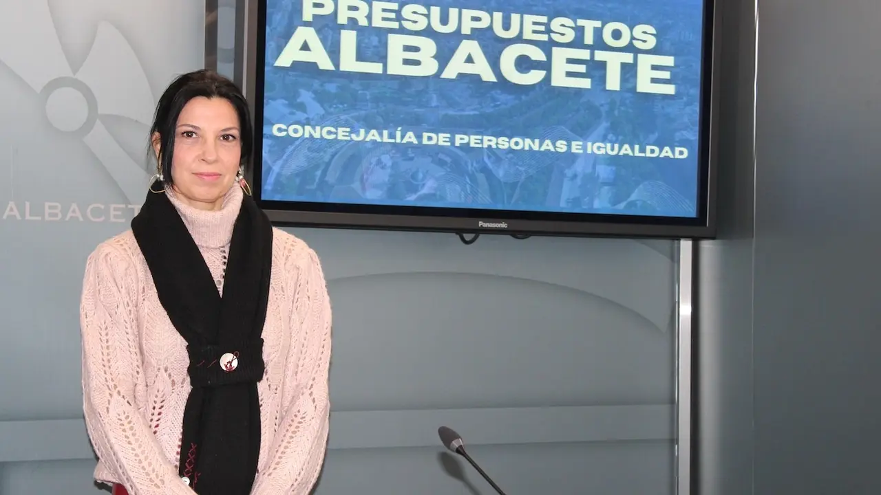 La concejala de Personas e Igualdad del Ayuntamiento de Albacete, Gala de la Calzada, ha informado sobre el presupuesto de su área de gobierno