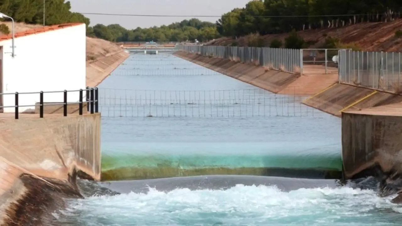 En la imagen de archivo el canal del trasvase Tajo-Segura