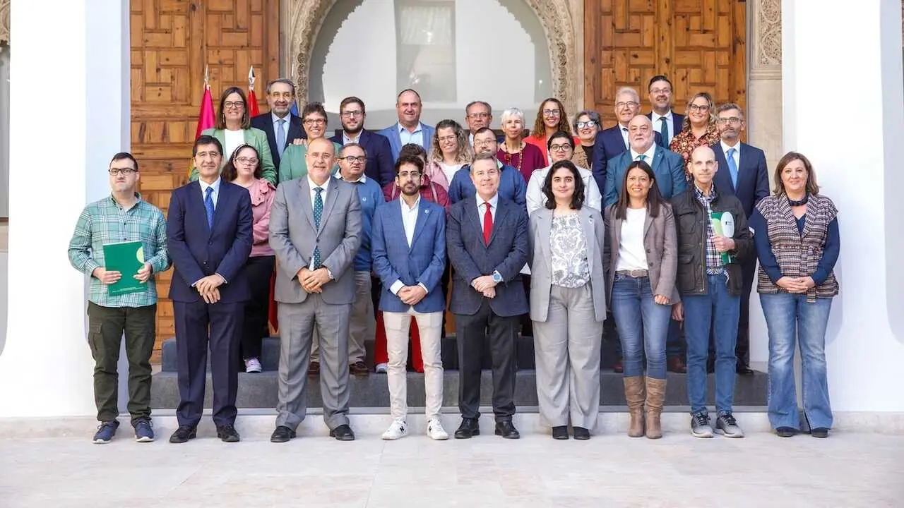 El presidente de Castilla-La Mancha, Emiliano García-Page, ha presidido en Toledo, el Consejo de Gobierno abierto a la Plataforma Regional de Representantes de Personas con Discapacidad Intelectual y del Desarrollo